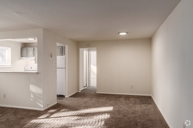 1 habitación, 1 baño - 750 pies cuadrados - Comedor - Landon Court