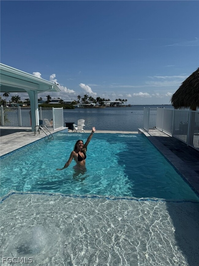 Building Photo - 4743 Pine Island Rd