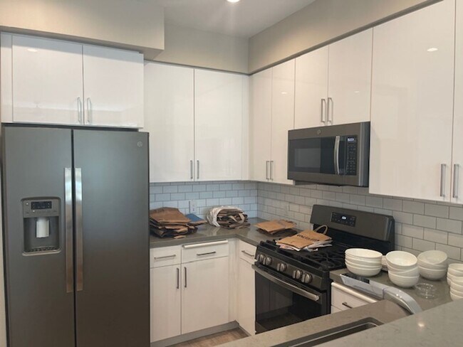 Building Photo - 355 N Cleveland St