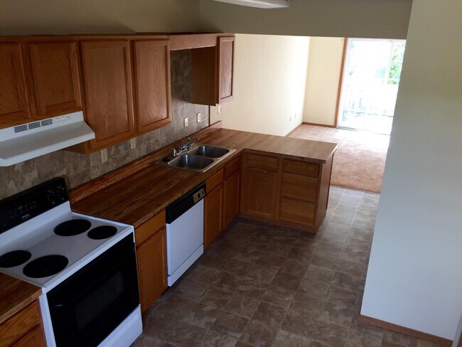 Building Photo - 34 Carriage Way