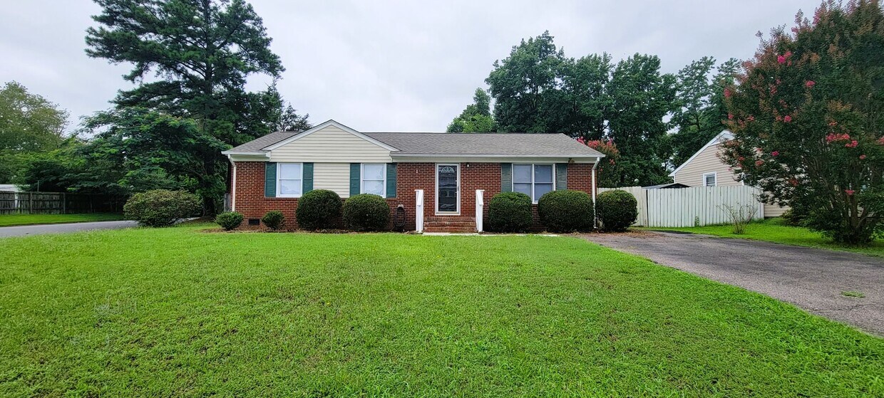 Primary Photo - Pristine ranch on corner lot in Chesterfield.