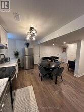 Building Photo - 10 Green Manor Cres