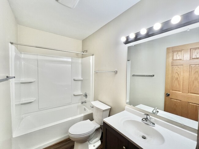 Building Photo - 1335 Blaine Ave