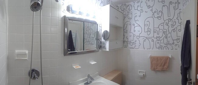 Foto del edificio - 300 Park Terrace Dr