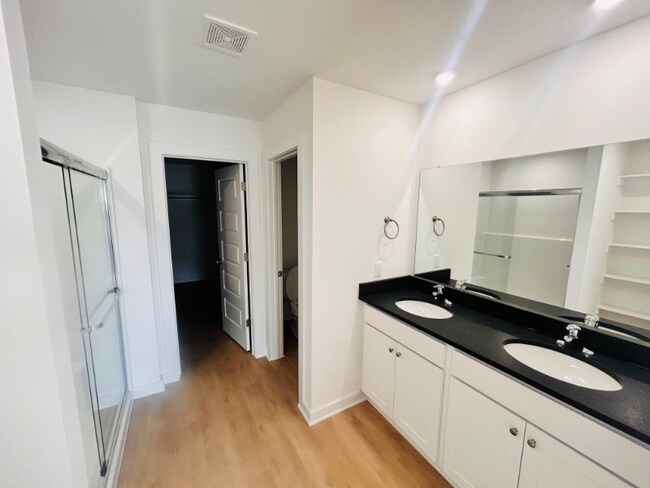 Foto del edificio - 4671 W Aurora St