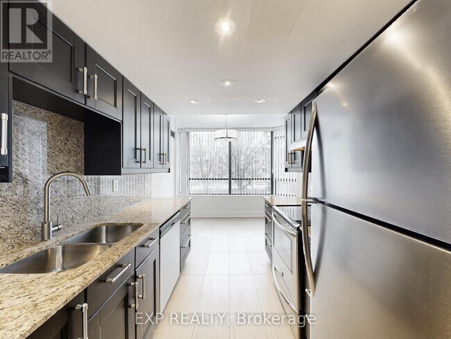 Photo du bâtiment - 7420 Bathurst St