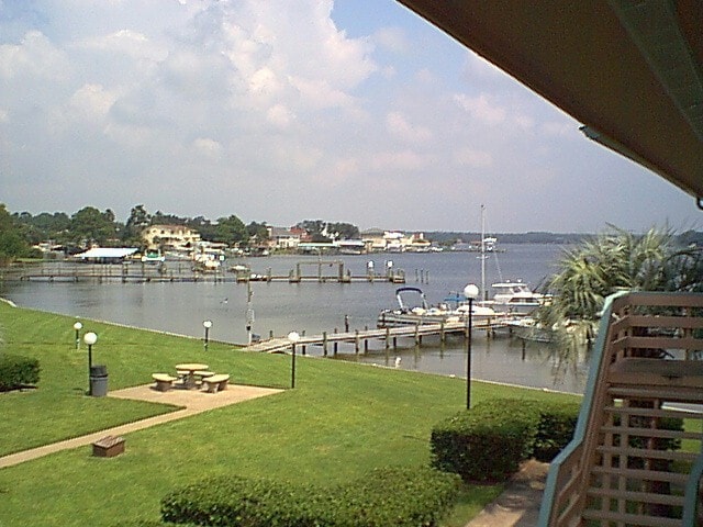 Building Photo - 726 Eglin Pky NE