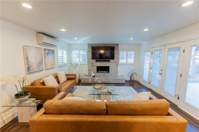 Building Photo - 3844 Longview Dr
