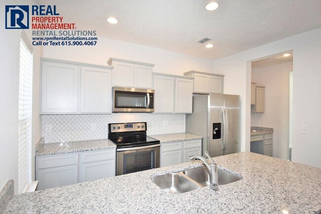 Foto del edificio - Amazing 3BR/2.5BA Mboro townhome 1mi from I-24! Triple Blackman Schools!