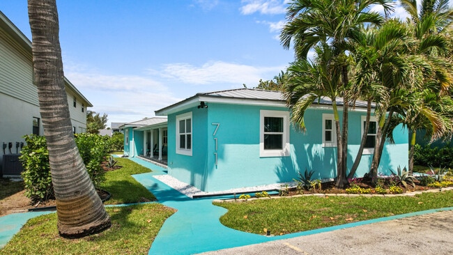 Building Photo - 711 S Ocean Dr