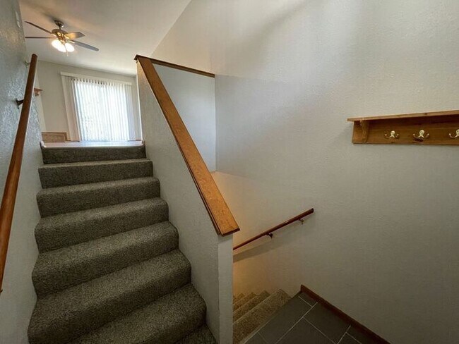 Building Photo - New Price! 3 Bedroom, 2 Bathroom Duplex wi...
