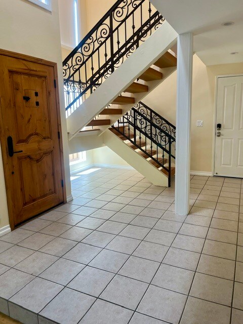 Entryway - 918 21st St