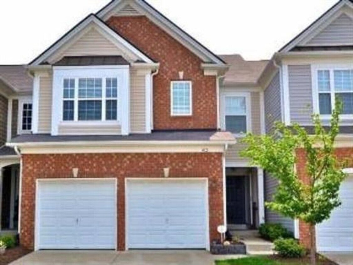 Creekside of Brentwood Townhome - Creekside of Brentwood Townhome
