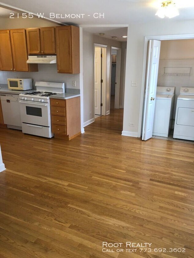 Foto principal - 2155 W Belmont Ave
