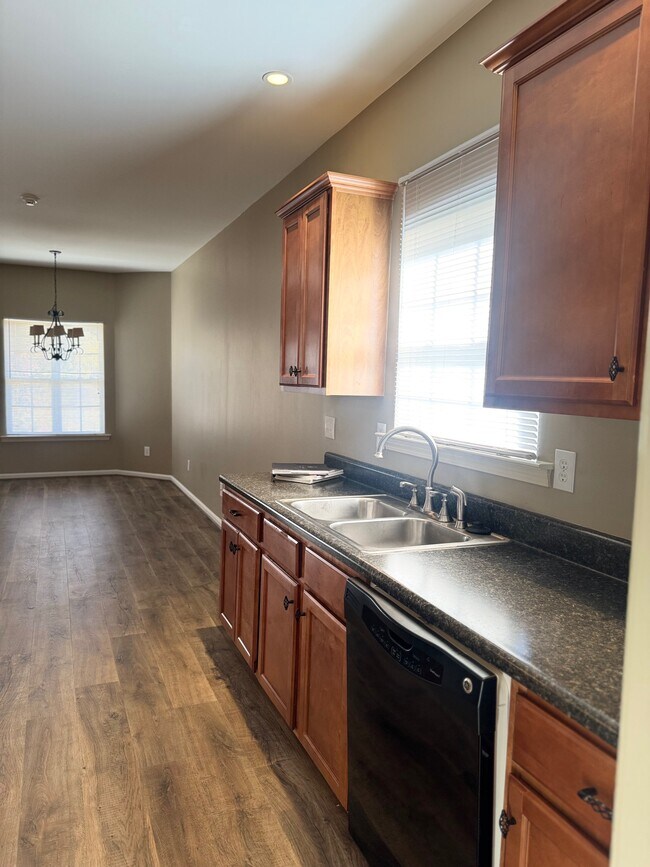 Building Photo - 1017 Fairbank Ln