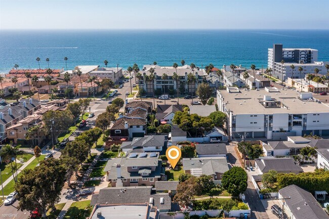 Foto del edificio - 3 br, 2 bath Triplex - 207 Avenue C Front ...