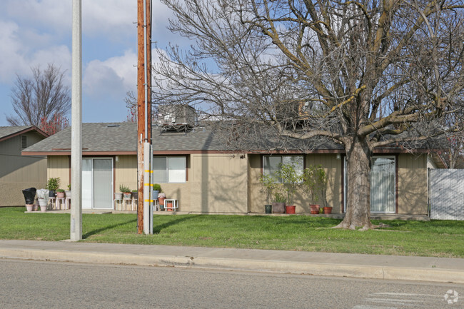 Building Photo - Lindsay Senior Villa