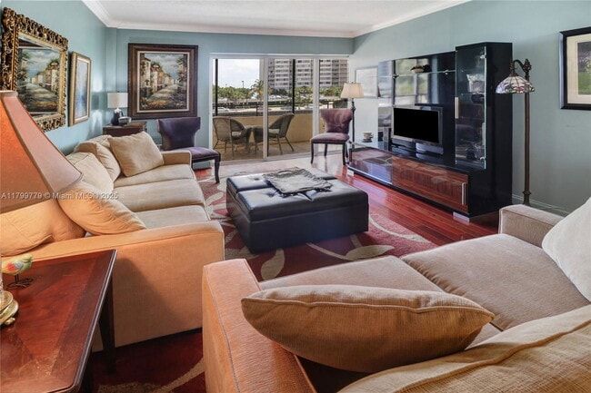 Foto del edificio - 220 Kings Point Dr