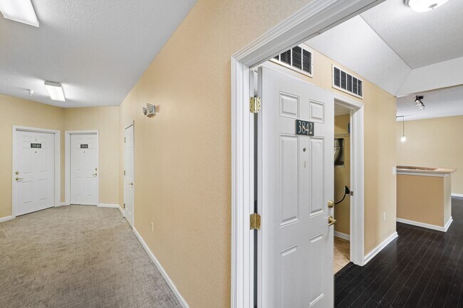 Foto del edificio - 3842 Carberry Dr