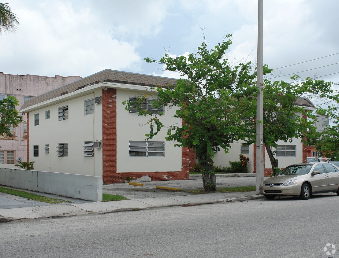 Building Photo - 901 SW 6th St