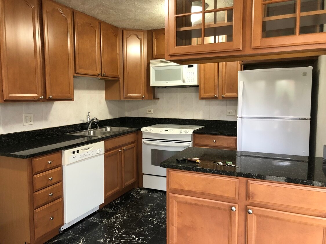 Building Photo - 2200 Arbor Cir