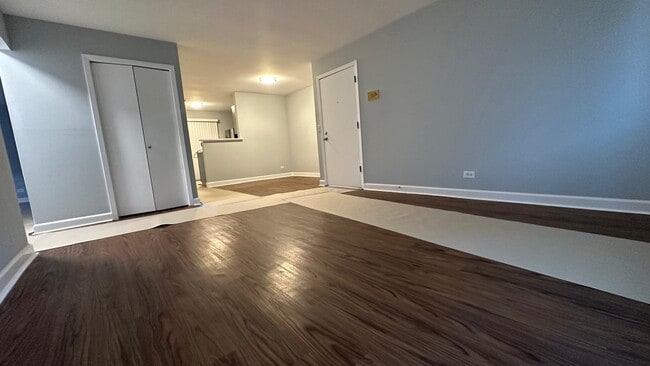 Building Photo - 201 N Waters Edge Dr