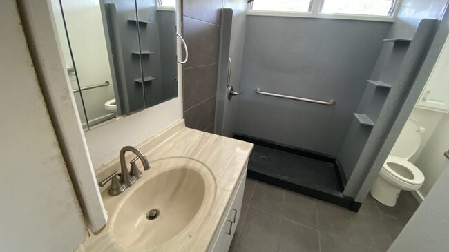 Building Photo - 2921 Koali Rd