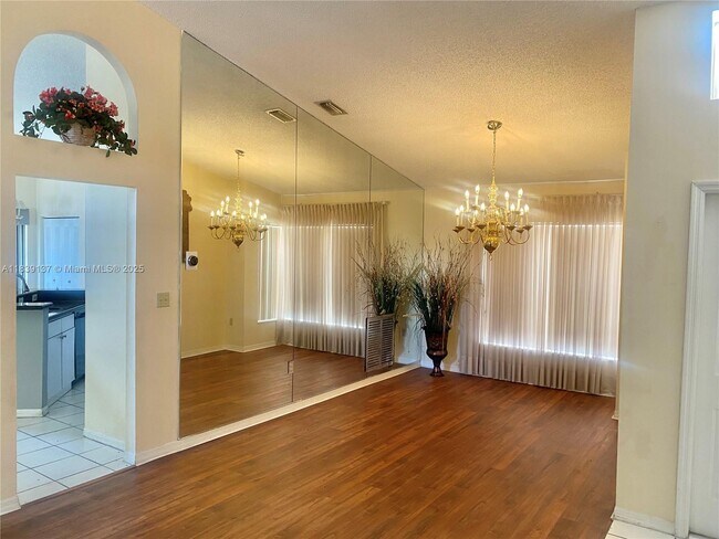 Foto del edificio - 19303 NW 87th Ct Cir