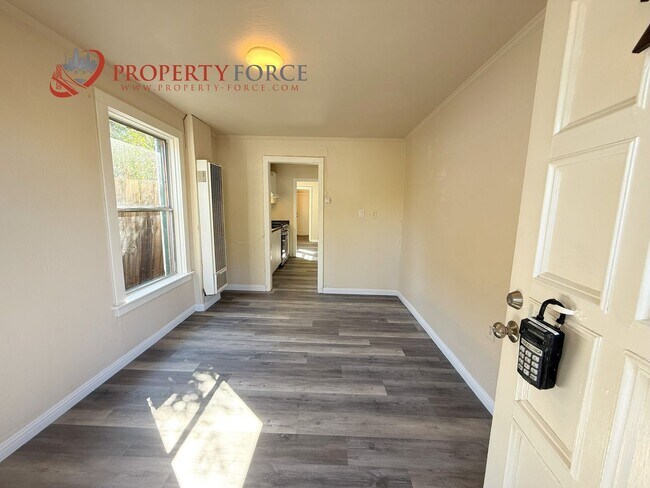Foto del edificio - UPGRADED 1 BED 1 BATH  - OFFERED BY PROPER...