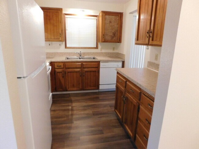 Building Photo - 3Bd/2Ba Single Story Home - For viewing!