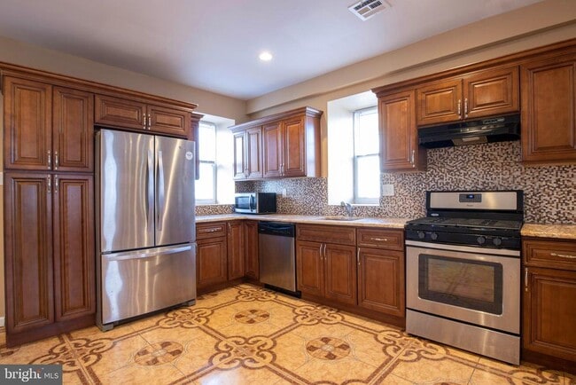 Building Photo - 3350 Conrad St