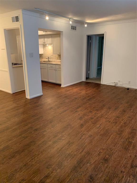 Foto del edificio - 7904 Royal Ln