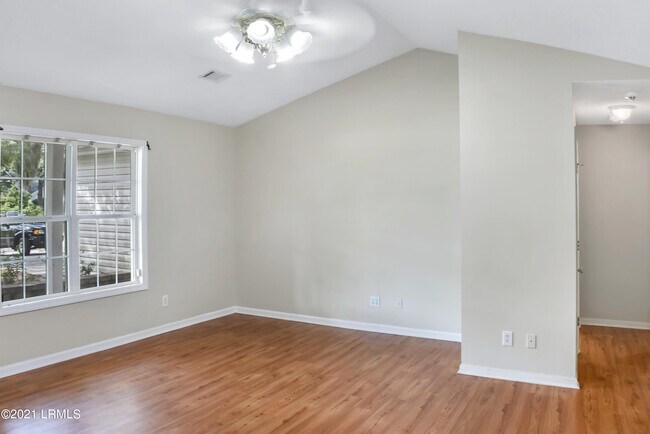 Foto del edificio - 15 Grandiflora Ln