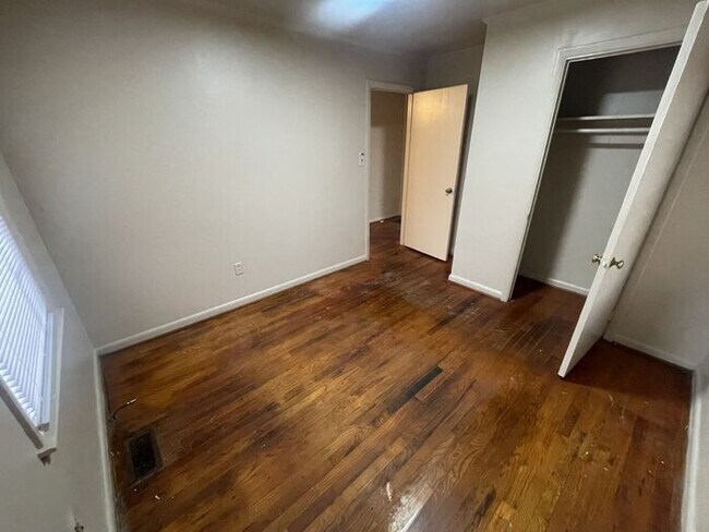 Foto del edificio - 429 Rose Ln