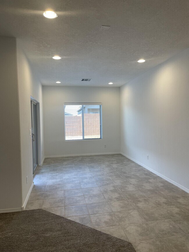 Foto del edificio - 163 Prism Ave SW