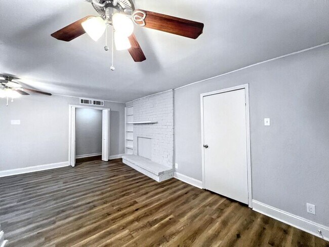 Foto del edificio - 4146 Rhodes Ave