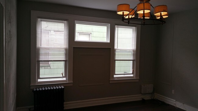 Building Photo - 462 Leslie St