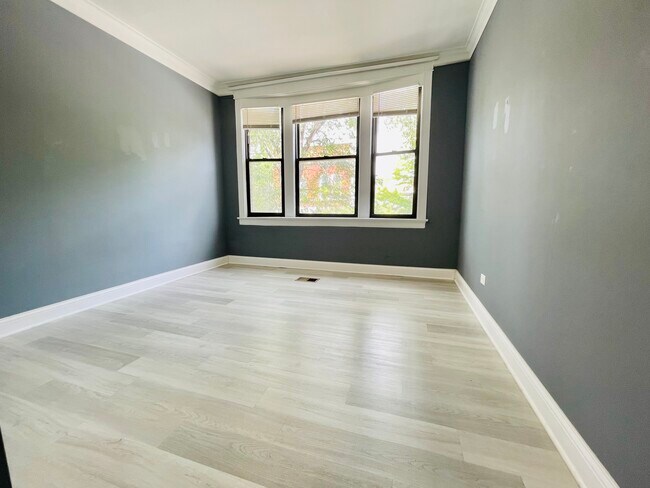 Building Photo - 623 W 31st St