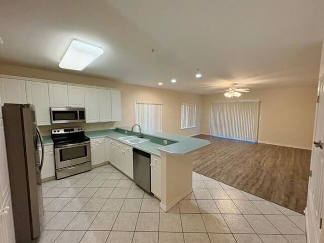 Foto del edificio - 406 Westlake Ct