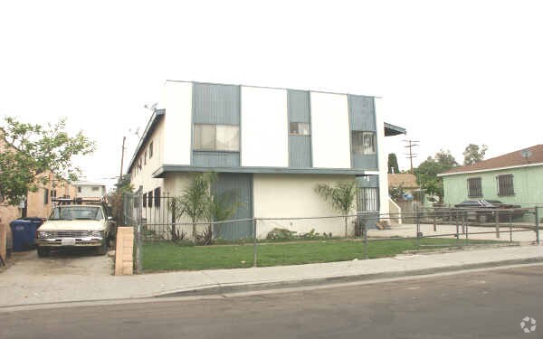 Foto principal - 711 S La Verne Ave