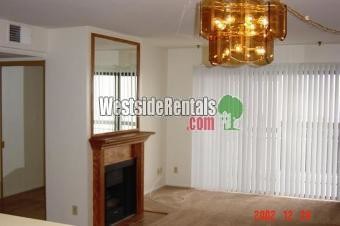 Primary Photo - 1640 N Poinsettia Pl