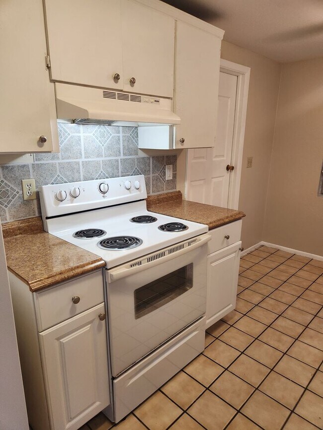 Building Photo - Located in the Heart of Town 'N Country!