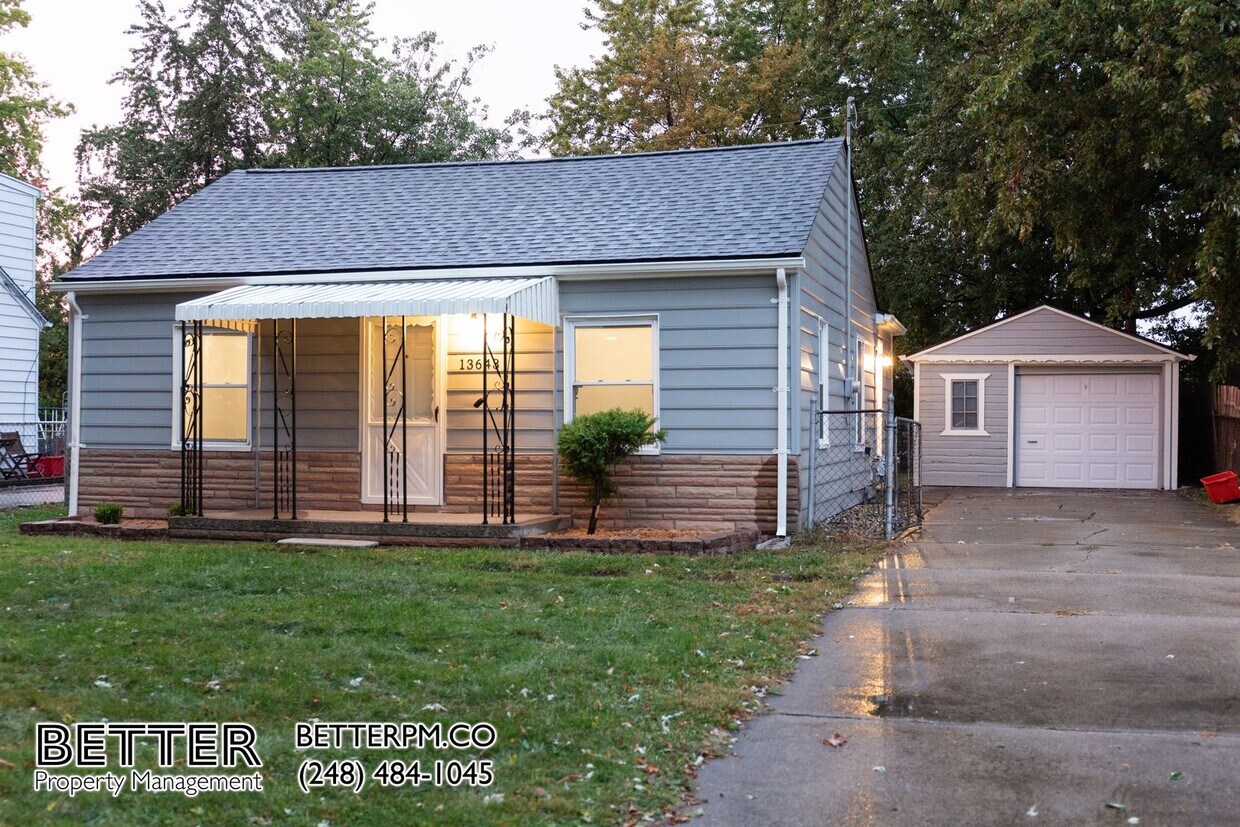 Primary Photo - Tastefully Updated 2 Bedroom Home with Garage