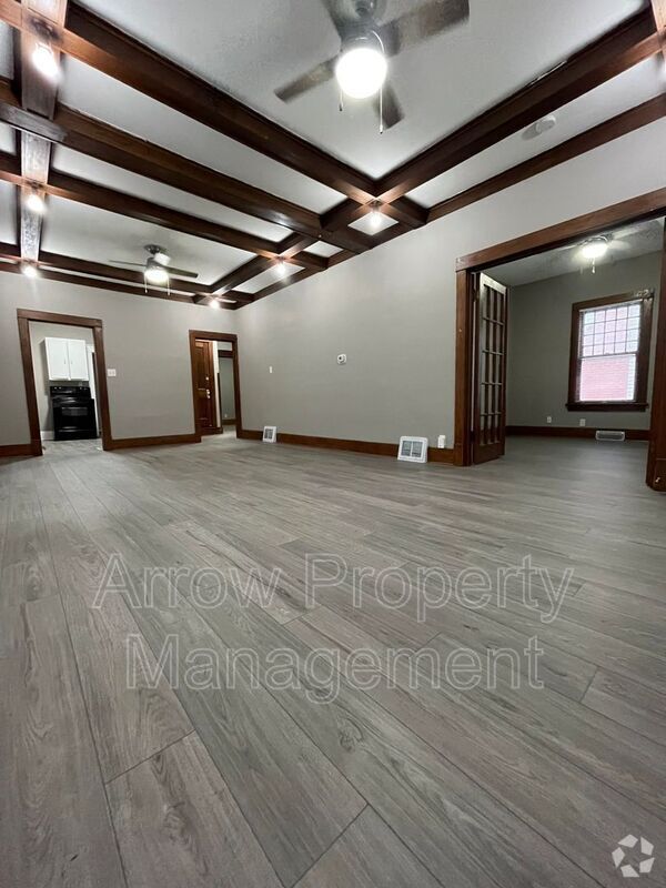 Building Photo - 2049 Worthington Ave