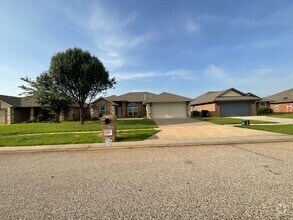 Building Photo - 700 Apple Tree Ln