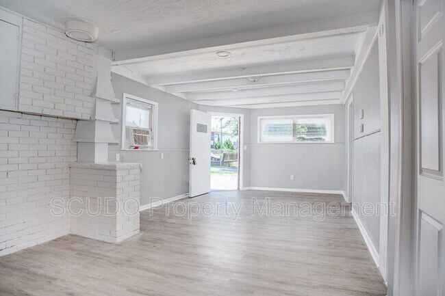 Building Photo - 3030 N 75th Terrace