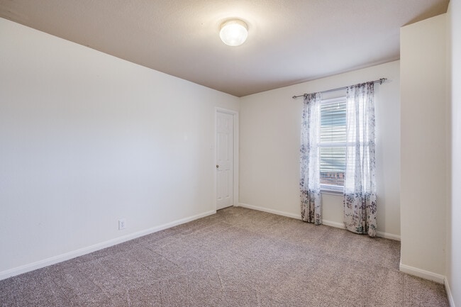 Foto del edificio - 503 Wildgrove Ln