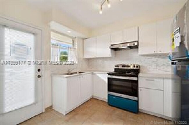 Foto del edificio - Recently Updated 1 Bedroom Condo Available...