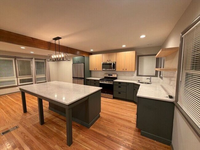 Foto del edificio - 4110 Blossomwood Dr