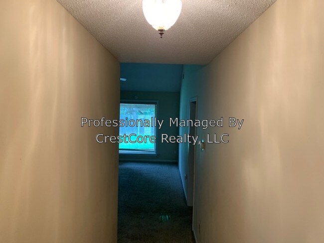Building Photo - 2271 Hometown Dr